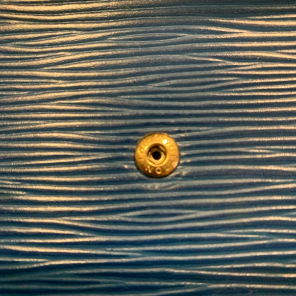 Authenticated Louis Vuitton epi wallet Authentic - Picture 6 of 14